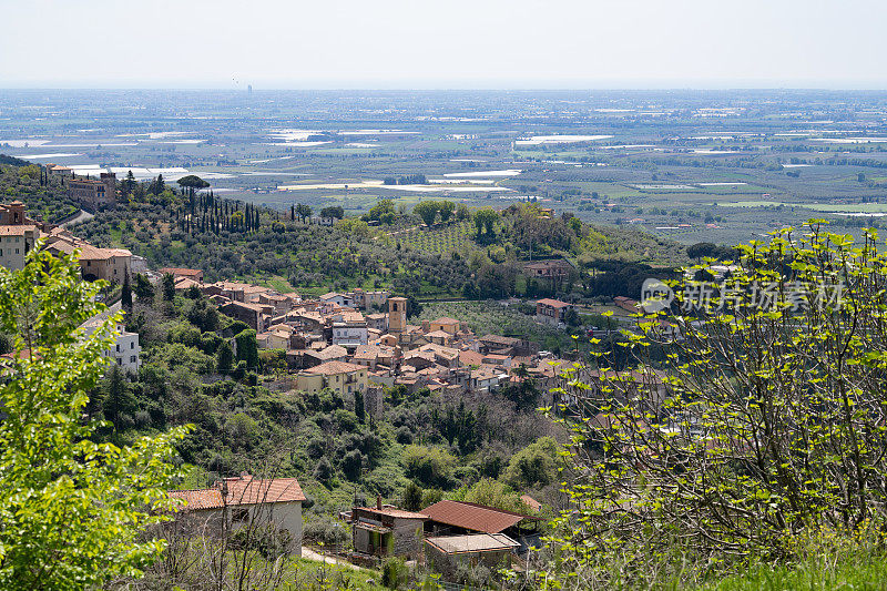 Cori Valle skyline, Cori Lazio Italy报道